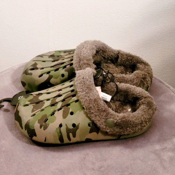 Youth furry slides camo size 12 - Picture 2 of 7